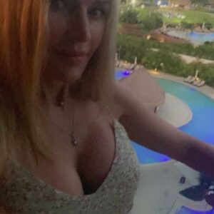 Hotwife in Chicago OnlyFans photos and videos