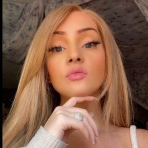 Isabelle McKenna OnlyFans photos and videos