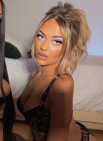 Anya OnlyFans photos and videos
